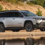 5 autos del 2026 que todavía te dejan manejar con tres pedales. »